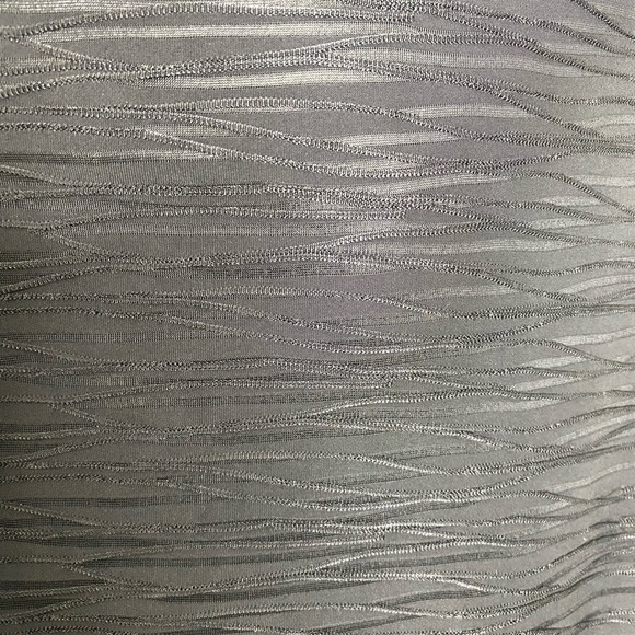 TANJAY PETITE MEDIUM CHIC VNECK TOP WITH GOLD SHOULDER GROMMETS LOOP DESIGN - Picture 12 of 14